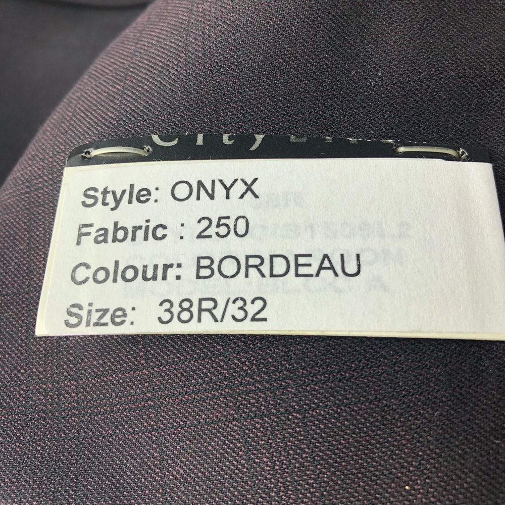 Classic Men's Suit - Picture 3 of 9
